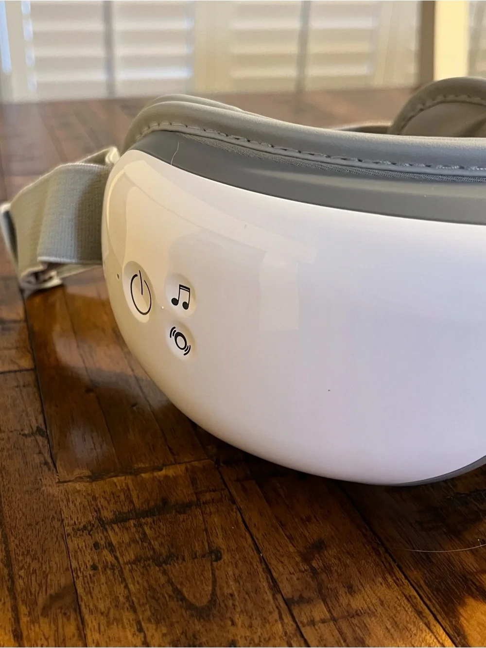 Renpho White and Gray Standalone VR Headset with USB Charging